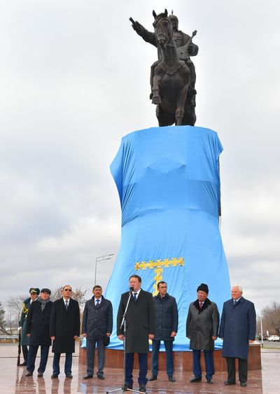 A monument to great commander Kozhabergen Zhyrau unveiled in Petropavlovsk