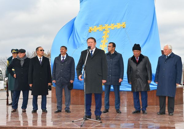 A monument to great commander Kozhabergen Zhyrau unveiled in Petropavlovsk