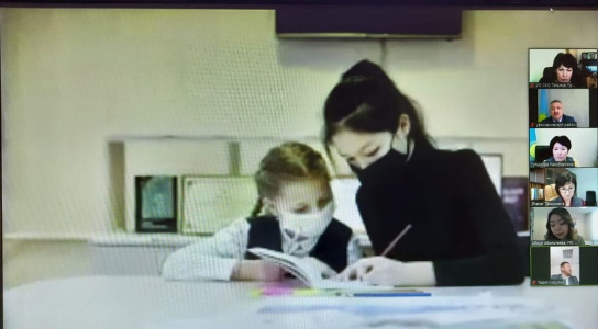 Құрметтi әрiптестер!