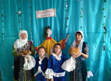 Төтенше жағдайлар министрлігінен жалаңаш қыз Жігіт өзін еркелетеді