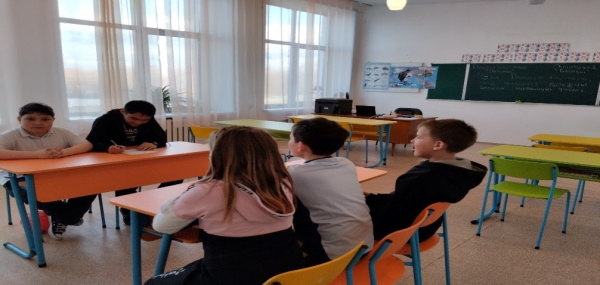 Ұлы мен анасының ретро порно видеосы